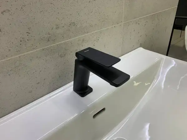 Смеситель для раковины (умывальника) Corsan TRINO BLACK MATT черный низкий (CMB7111BL)