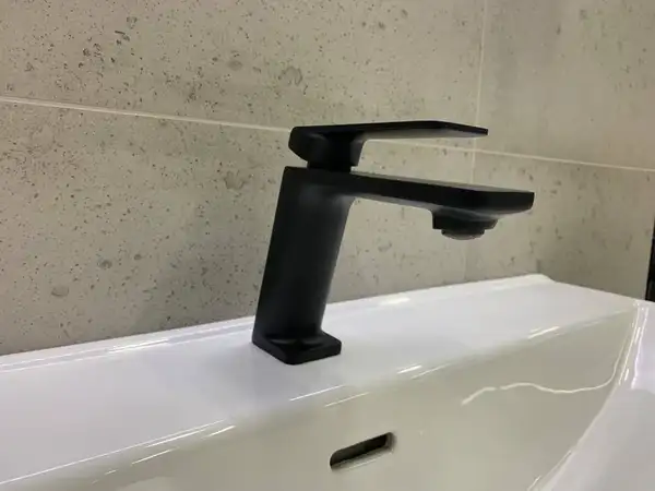 Смеситель для раковины (умывальника) Corsan TRINO BLACK MATT черный низкий (CMB7111BL)