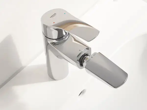 Змішувач для раковини з висувним виливом Grohe Eurosmart New (23976003) Змішувач для раковини з висувним виливом Grohe Eurosmart New (23976003)
