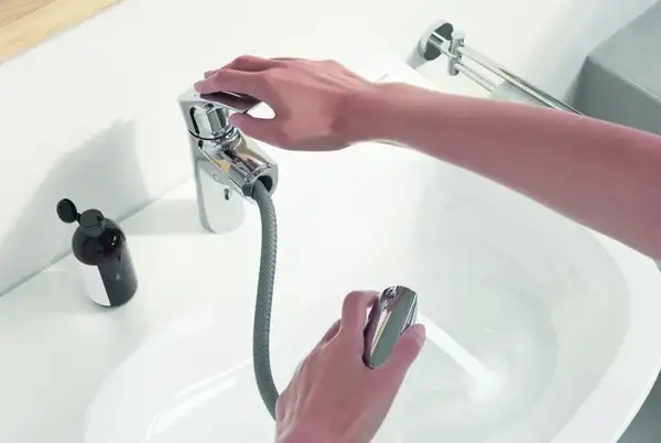 Змішувач для раковини з висувним виливом Grohe Eurosmart New (23976003) Змішувач для раковини з висувним виливом Grohe Eurosmart New (23976003)