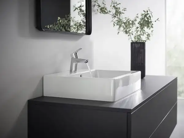 Смеситель для раковины 70 Hansgrohe Logis (цвет - хром), со сливным клапаном Push-Open 71077000