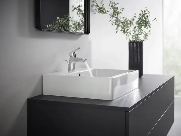 Смеситель для раковины 70 Hansgrohe Logis (цвет - хром), с металлическим сливным гарнитуром 71170000