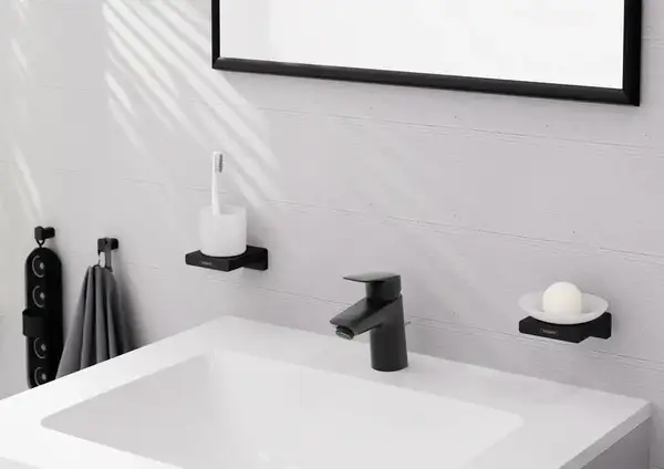 Смеситель для раковины 70 Hansgrohe Logis (цвет - чёрный матовы), с металлическим сливным гарнитуром 71170670