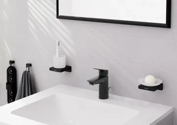 Смеситель для раковины 100 Hansgrohe Logis (цвет - чёрный матовый), с металлическим сливным гарнитуром 71171670 Смеситель для раковины 100 Hansgrohe Logis (цвет - чёрный матовый), с металлическим сливным гарнитуром 71171670