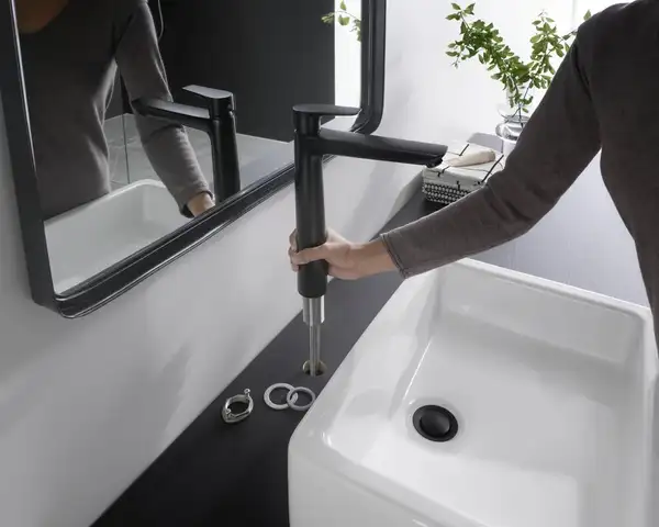 Змішувач для раковини високий Hansgrohe Talis E (колір - чорний матовий), без донного клапана 71717670 Змішувач для раковини високий Hansgrohe Talis E (колір - чорний матовий), без донного клапана 71717670