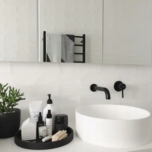 Смеситель для раковины (умывальника) REA LUNGO BLACK MAT + BOX черный настенный скрытого монтажа (BAT-B0969)