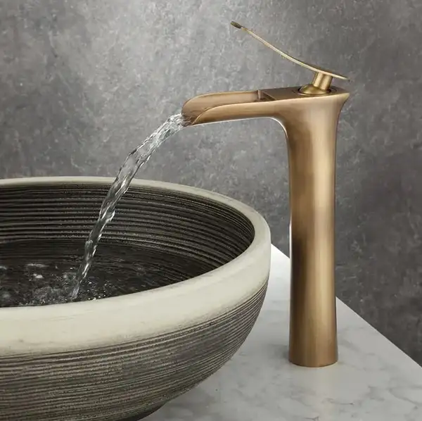Смеситель для раковины (умывальника) REA LAGUNA ANTIQUE BRUSHED GOLD высокий (REA-B8120)