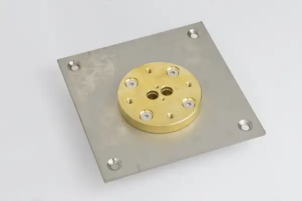 Смеситель для ванны CORSAN TRINO CHROME напольный (CMB7159CH) Смеситель для ванны CORSAN TRINO CHROME напольный (CMB7159CH)