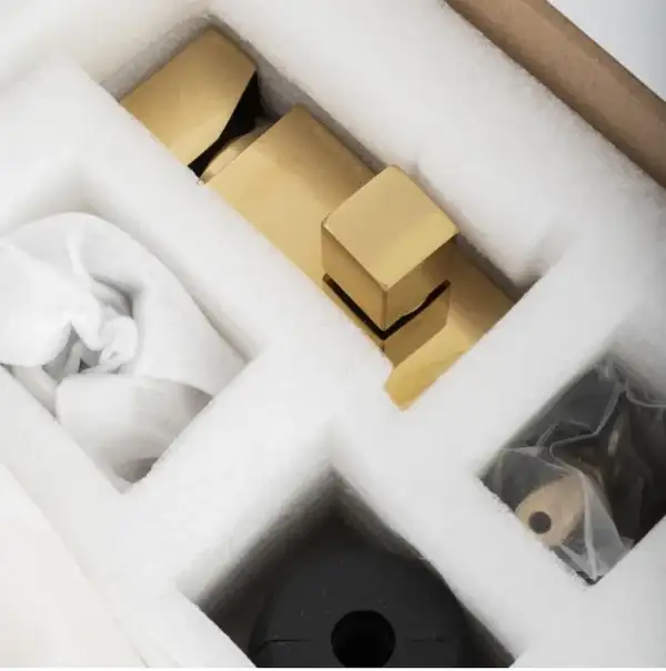 Змішувач для ванни Yoka TRIO GOLD трикомпонентний на борт ванни (BW.TRIO GLD)